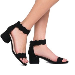 Brand New Women’s Black Ankle Strap Suede Low Heel Sandal Size 10